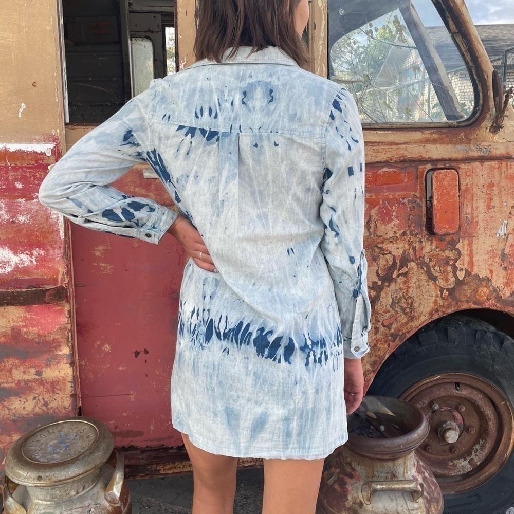 💙BLU Pepper Anthropologie Tie Dye Denim Shirt Dress Tunic - Picture 2 of 8